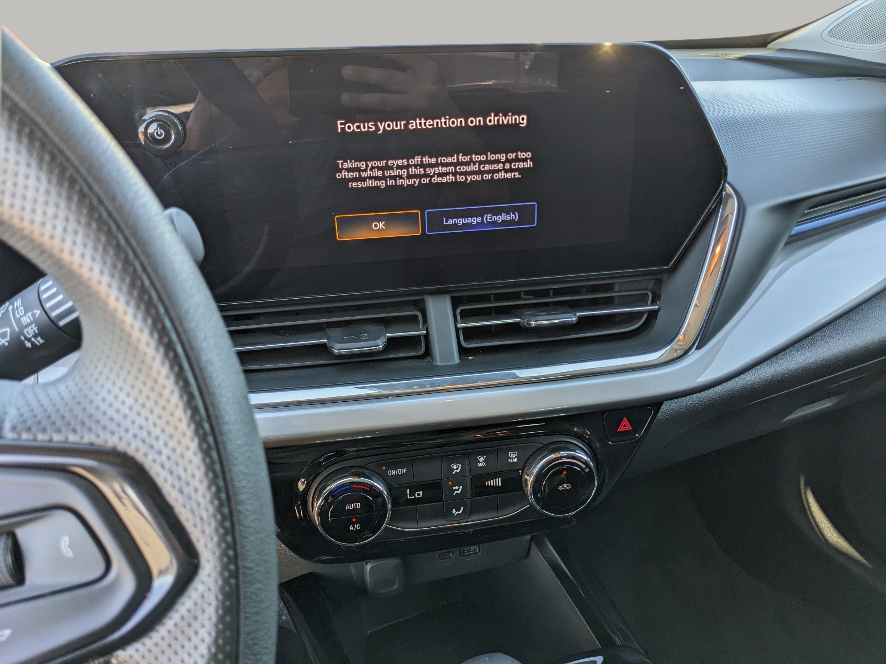 Used 2025 Chevrolet Trax LT FWD image 23
