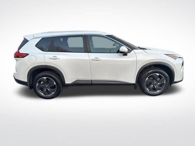 Used 2024 Nissan Rogue SV w/ SV Premium Package image 6