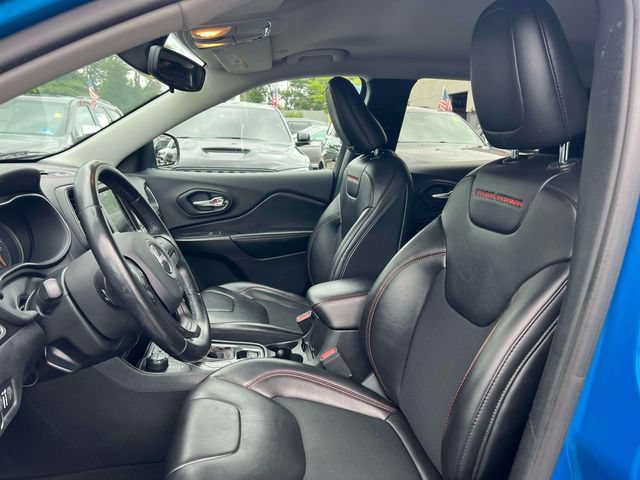 Used 2020 Jeep Cherokee Trailhawk w/ Cold Weather Group AWD/4WD image 25