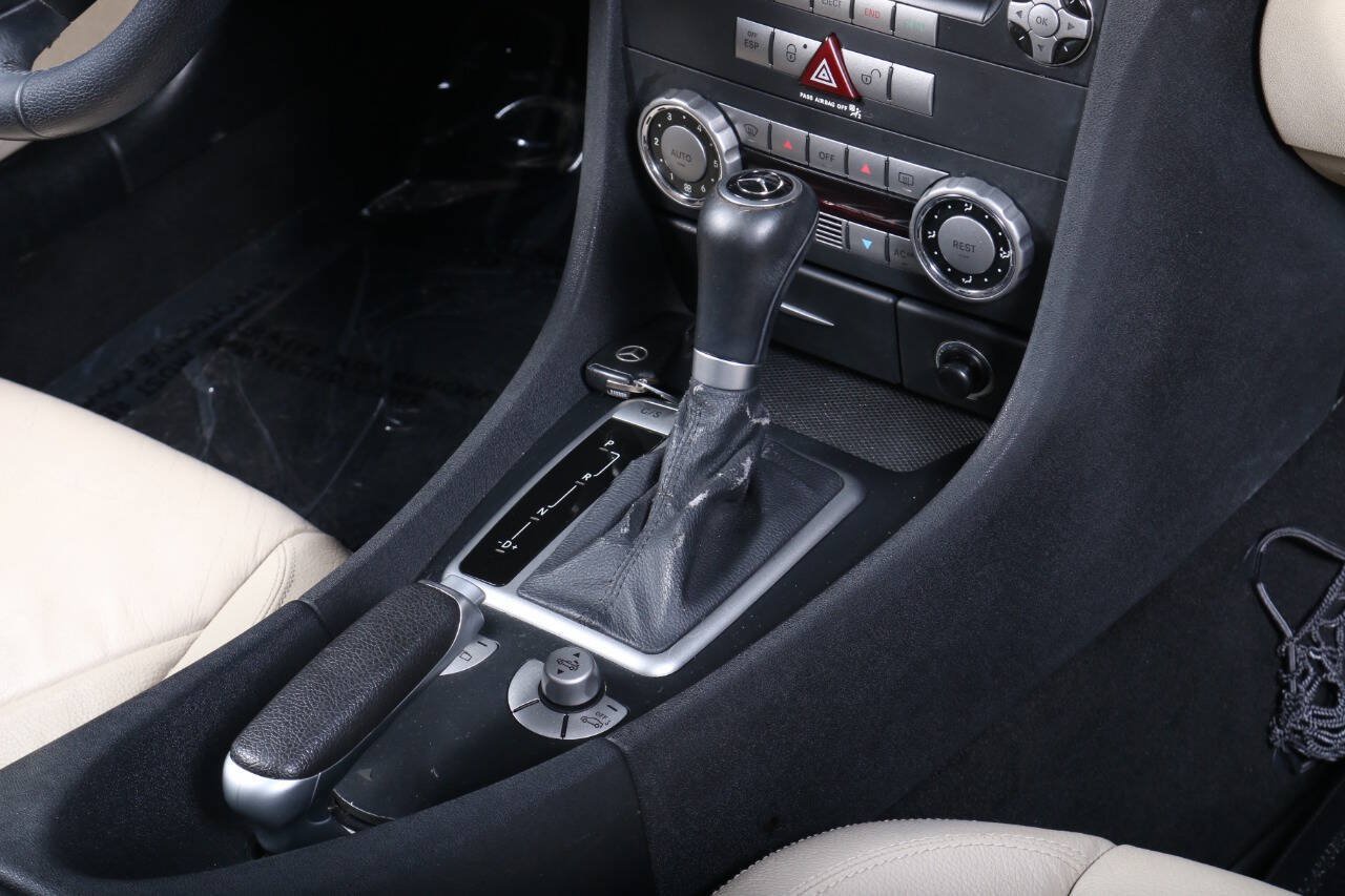 Used 2005 Mercedes-Benz SLK 350 w/ Entertainment Pkg image 55