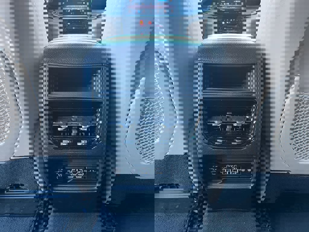 Used 2023 Jeep Grand Cherokee Limited w/ Luxury Tech Group II image 25