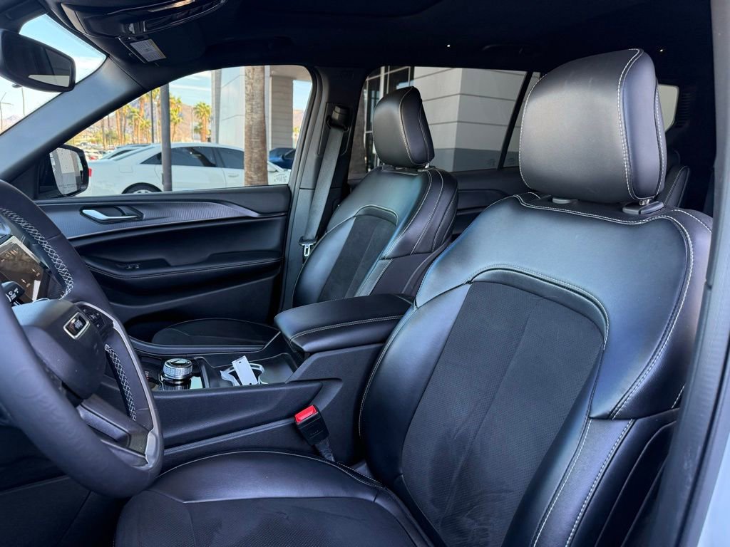 Used 2024 Jeep Grand Cherokee L Altitude RWD image 10