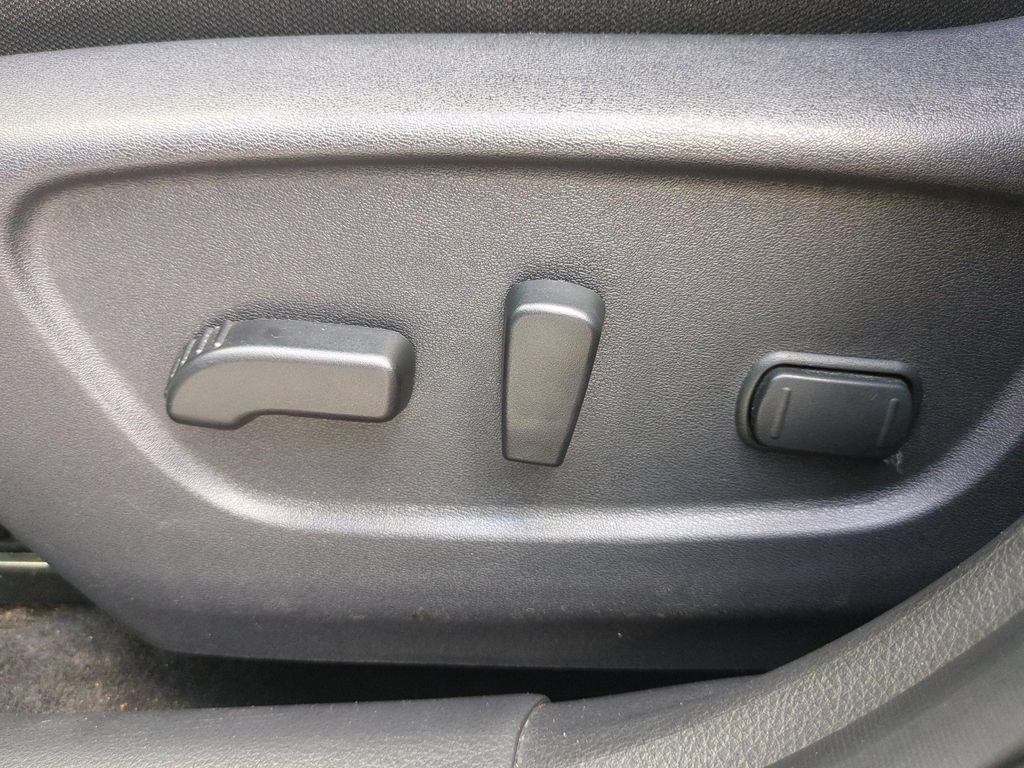 Used 2017 Nissan Rogue SV FWD image 16