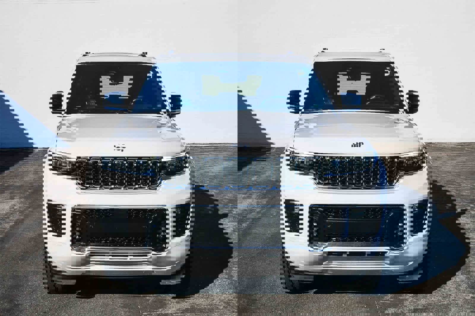 Used 2023 Jeep Grand Cherokee Overland w/ Adv Protech Group III image 2