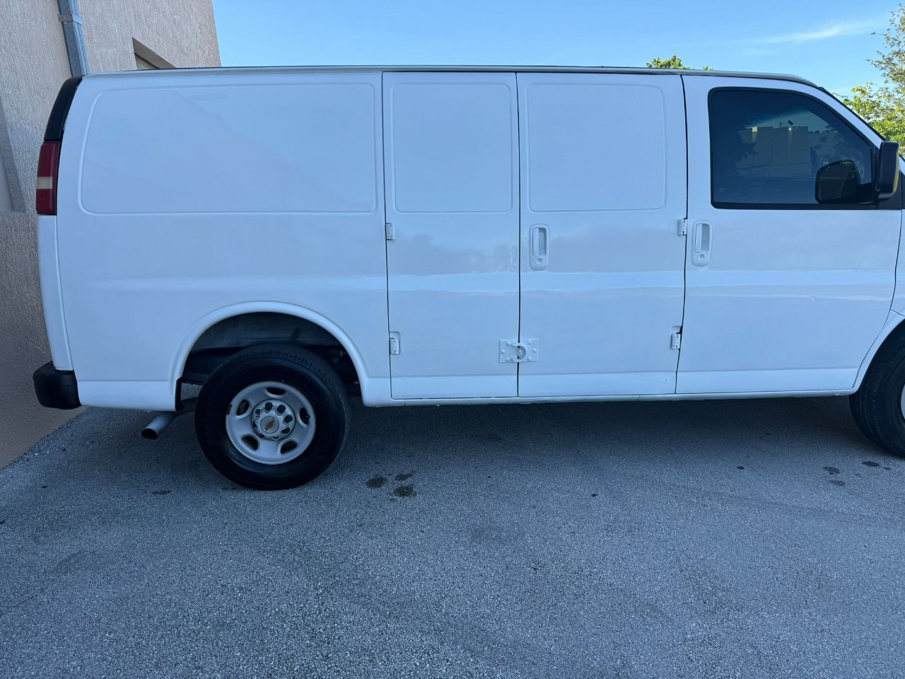 Used 2003 Chevrolet Express 3500 image 10