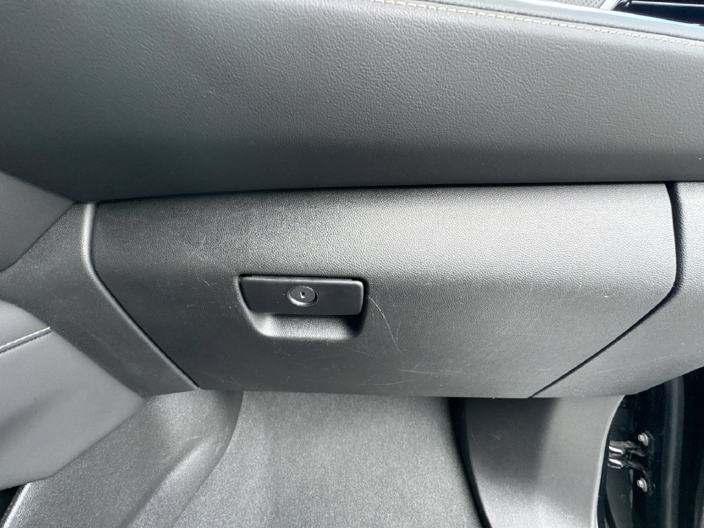 Used 2025 Chevrolet Suburban Premier RWD image 36
