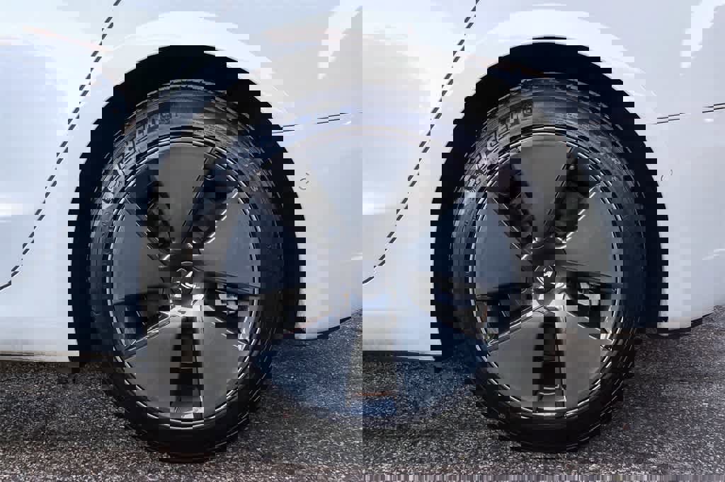 Used 2021 Tesla Model 3 Standard Range Plus image 10