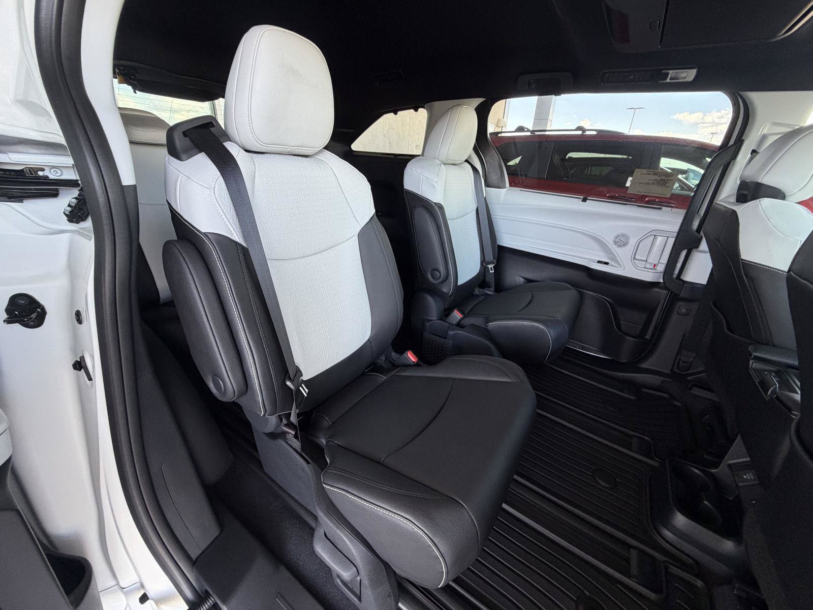 New 2026 Toyota Sienna XSE FWD image 18