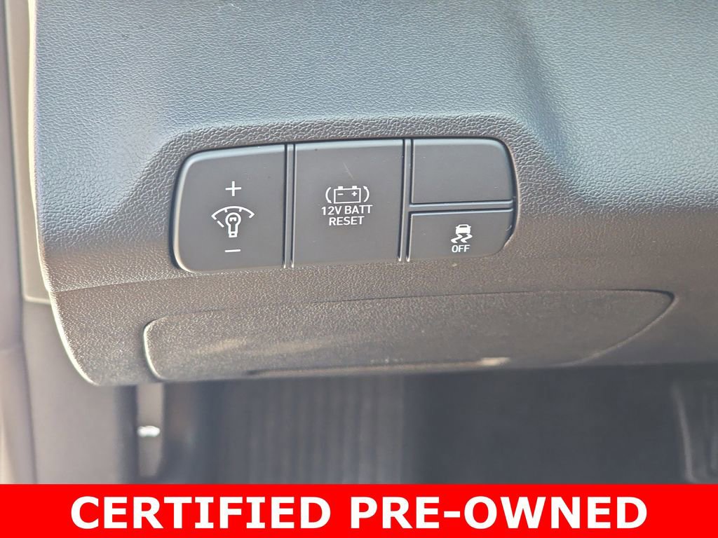 Used 2025 Hyundai Elantra Limited image 25