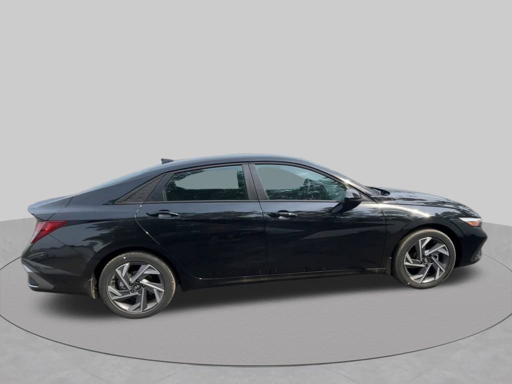 Used 2025 Hyundai Elantra Sport FWD image 26