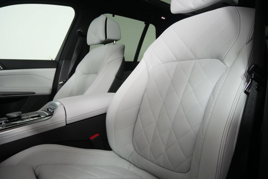 Used 2026 BMW X5 sDrive40i w/ M Sport Package RWD image 11