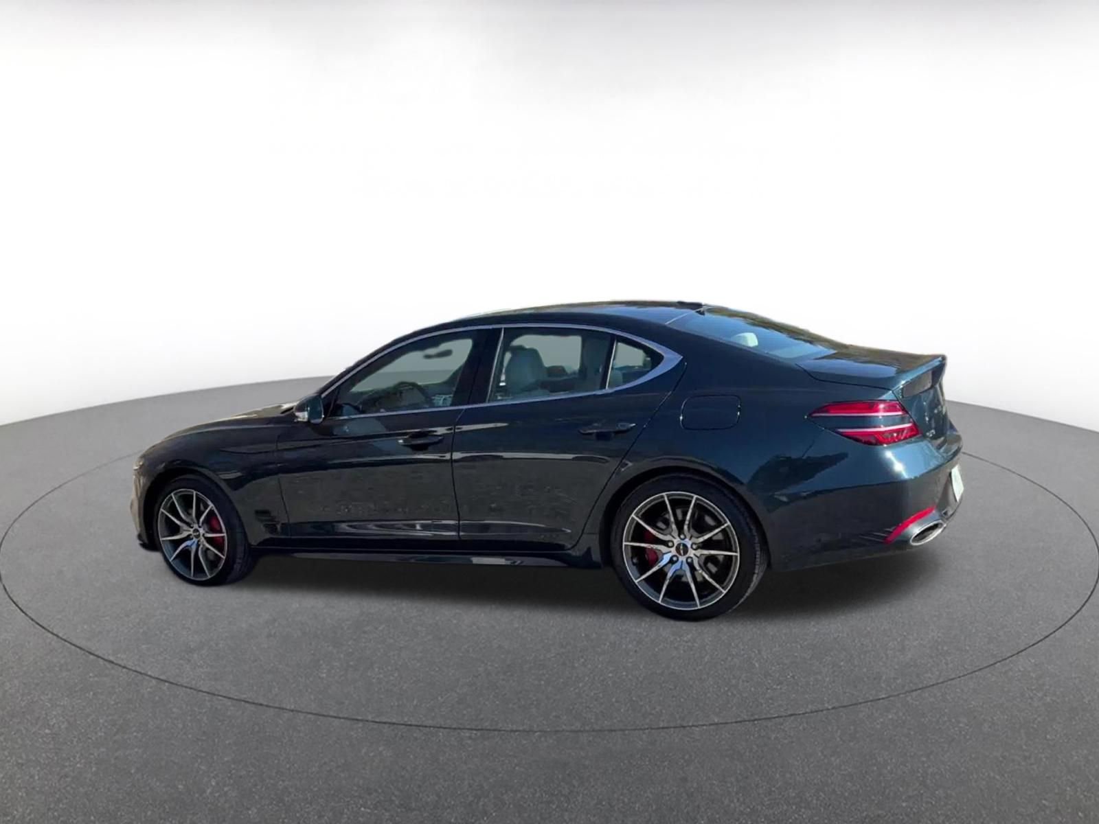 Used 2025 Genesis G70 2.5T image 10