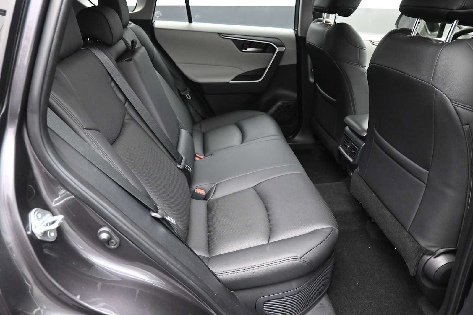 Used 2025 Toyota RAV4 XLE w/ Convenience Package AWD/4WD image 25