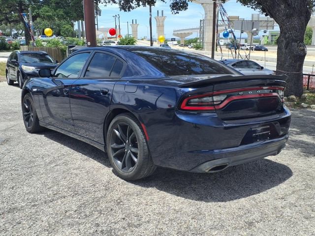 Used 2016 Dodge Charger SE w/ Blacktop Package RWD image 4