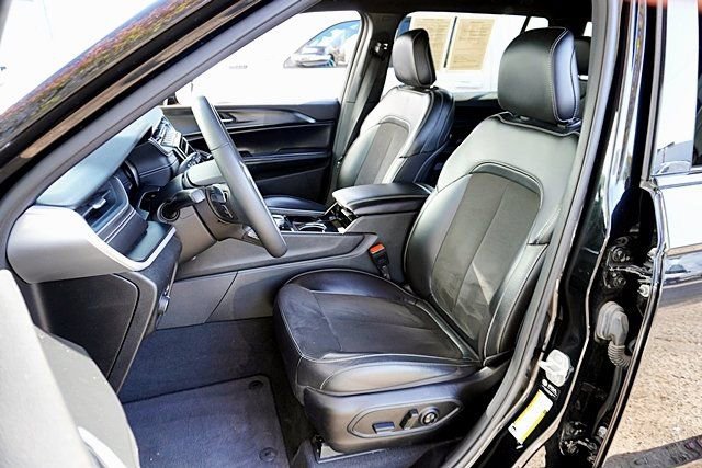 Certified 2023 Jeep Grand Cherokee L Laredo image 14