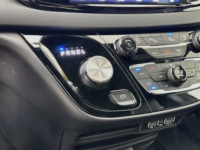 Used 2025 Chrysler Pacifica Select FWD image 17