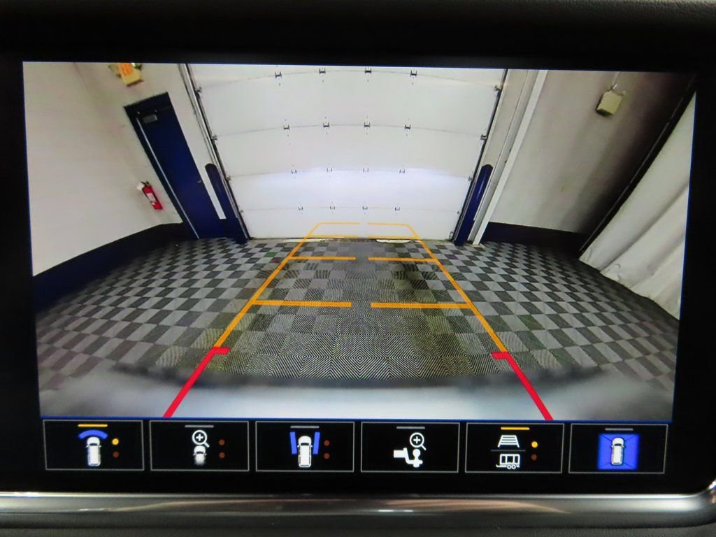 Used 2024 GMC Yukon XL Denali image 16