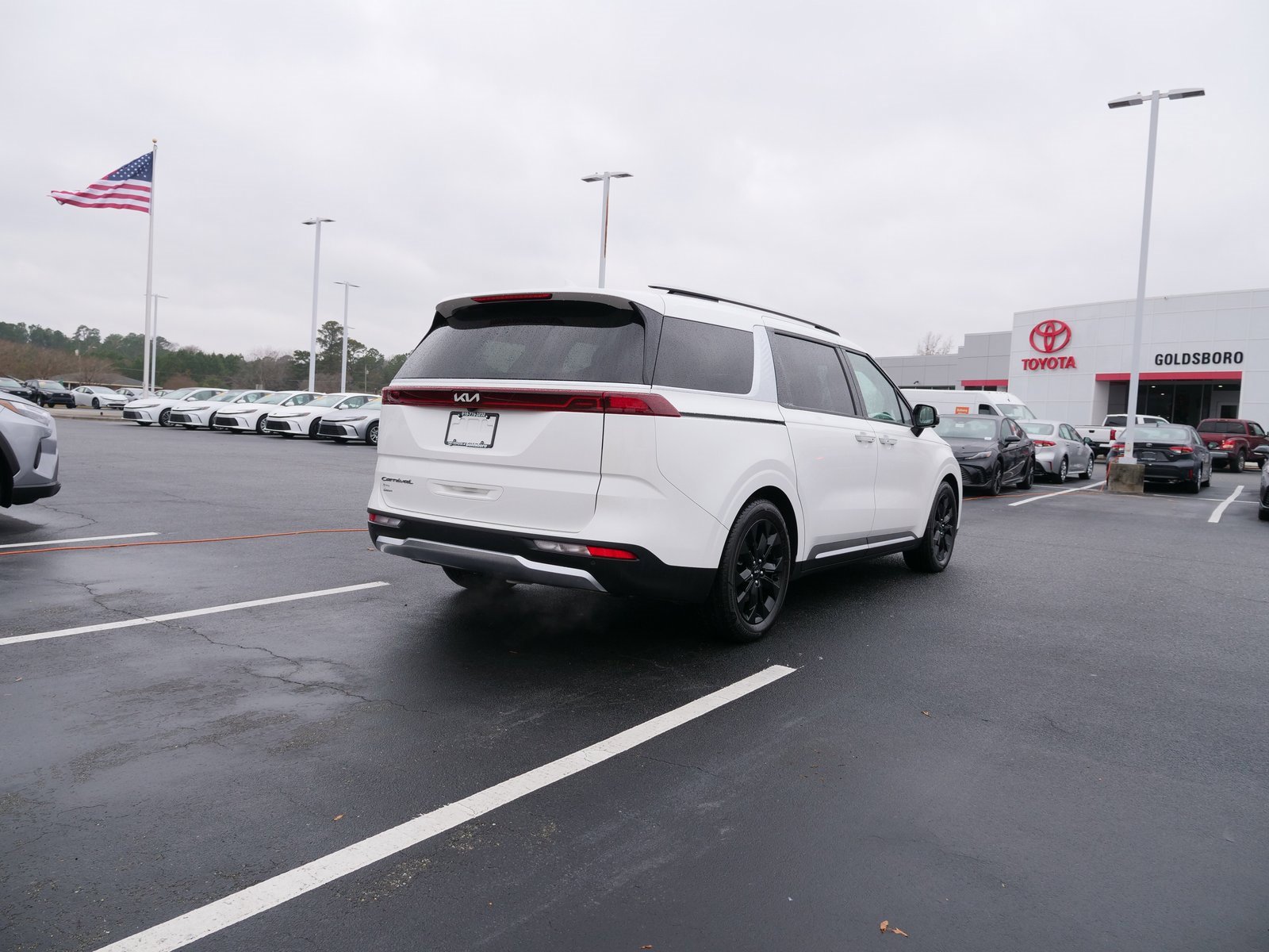 Used 2022 Kia Carnival SX Prestige image 4
