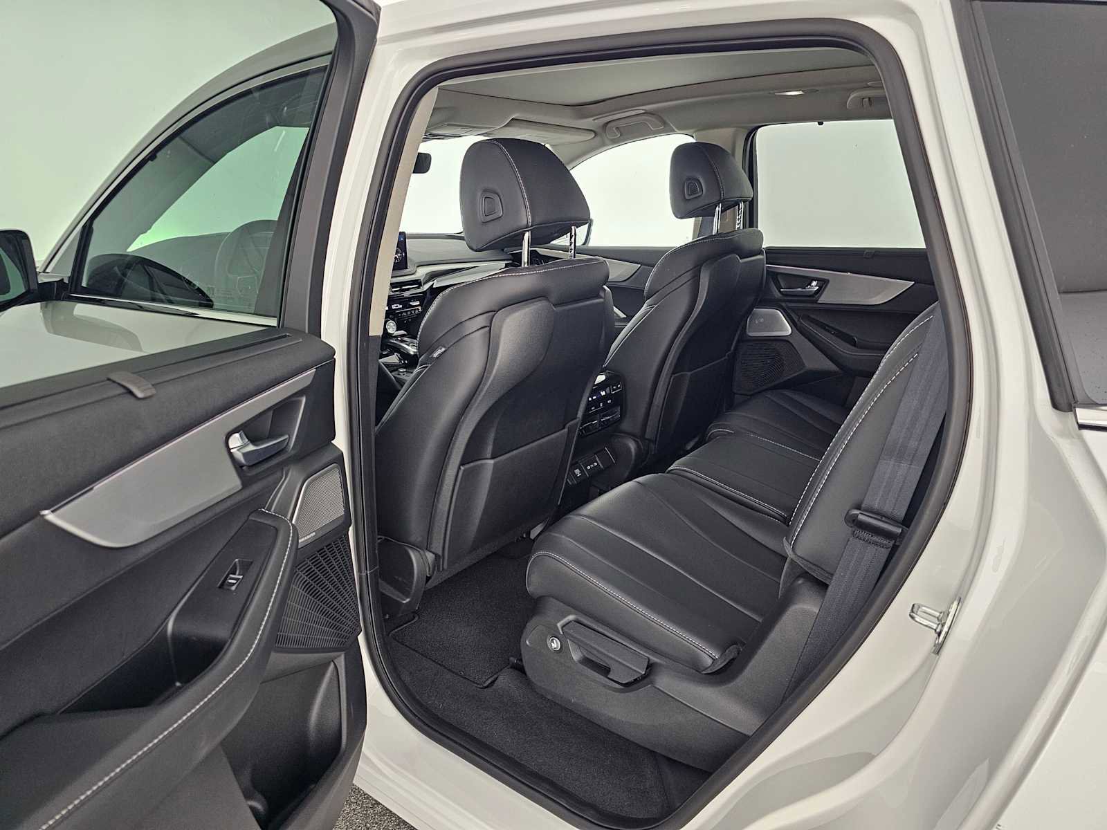 Used 2025 Acura MDX FWD w/ Technology Package image 17