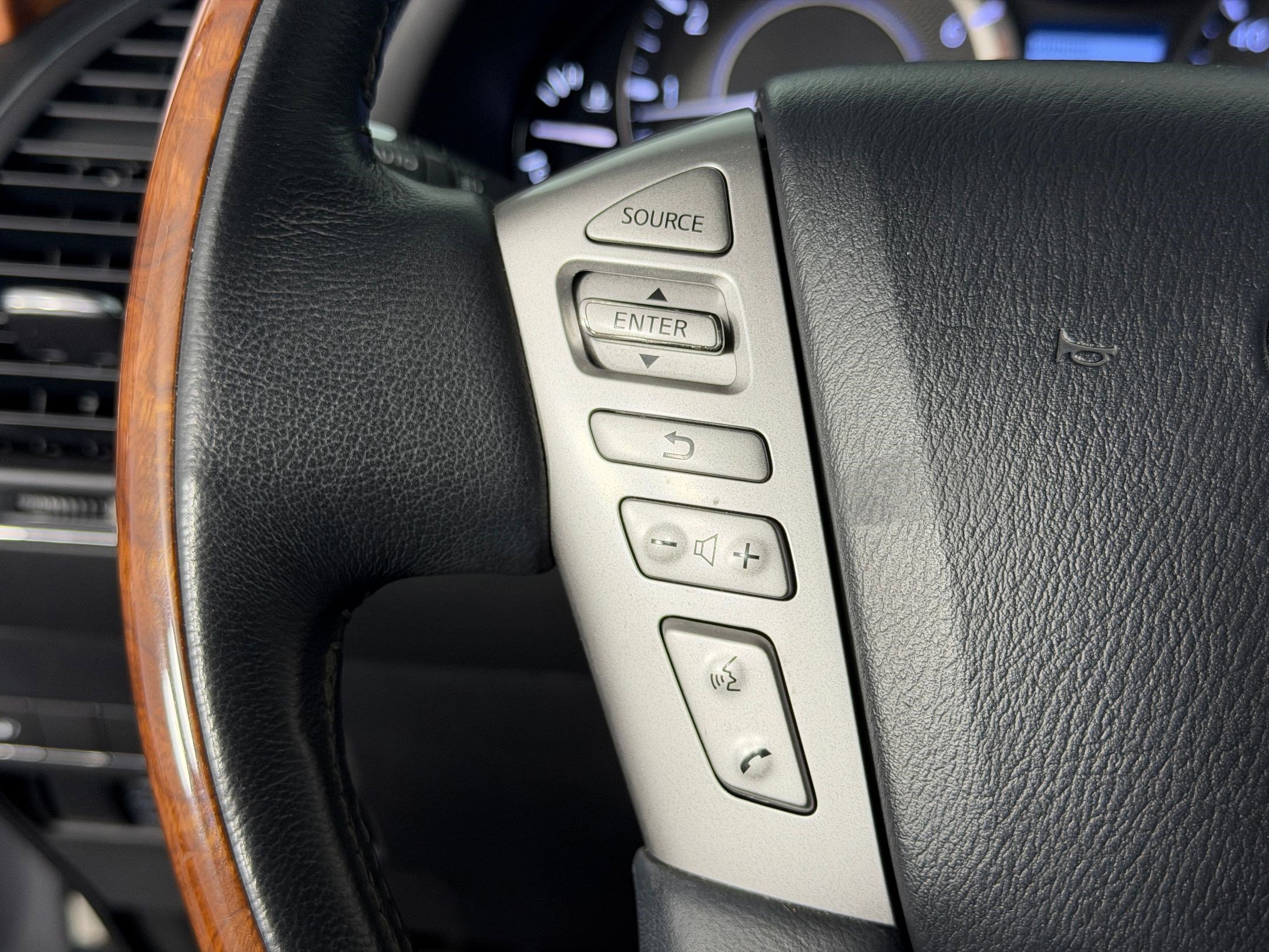 Used 2017 INFINITI QX80 2WD w/ Deluxe Technology Package image 15