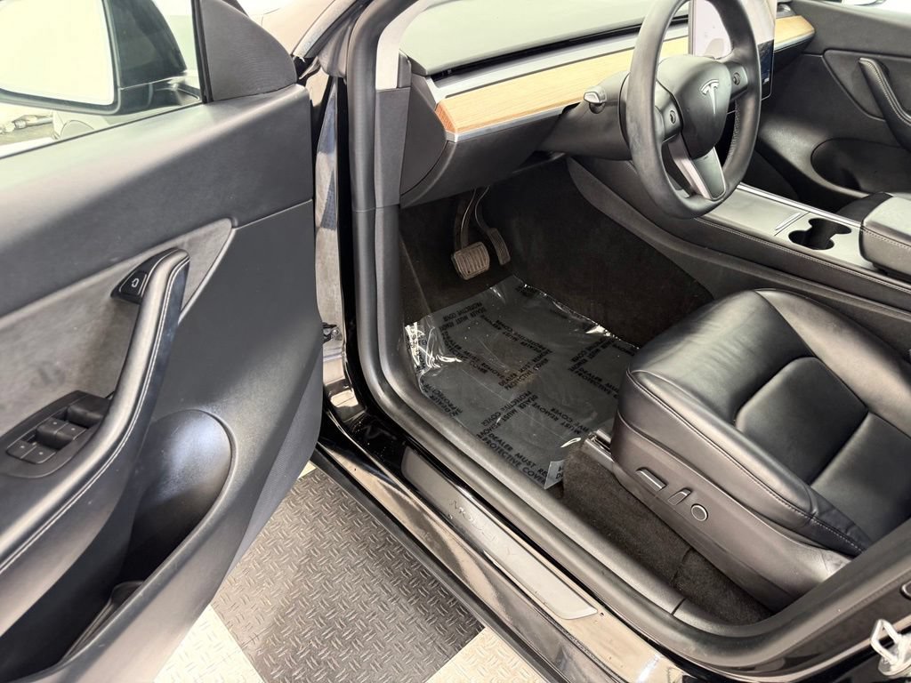 Used 2021 Tesla Model Y Long Range AWD/4WD image 32