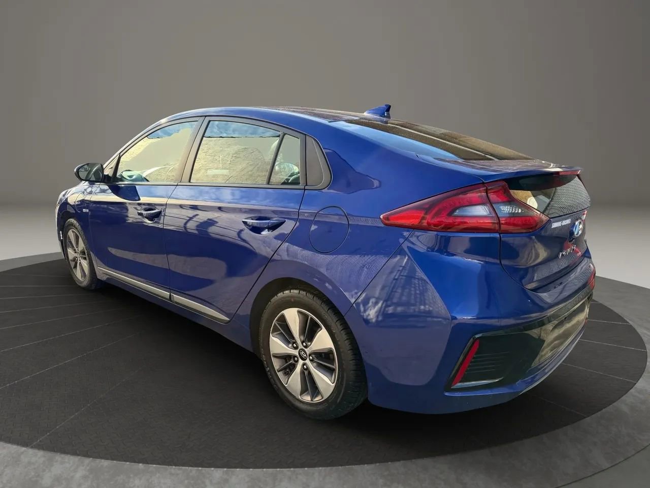 Used 2019 Hyundai Ioniq Plug-In Hybrid FWD image 7