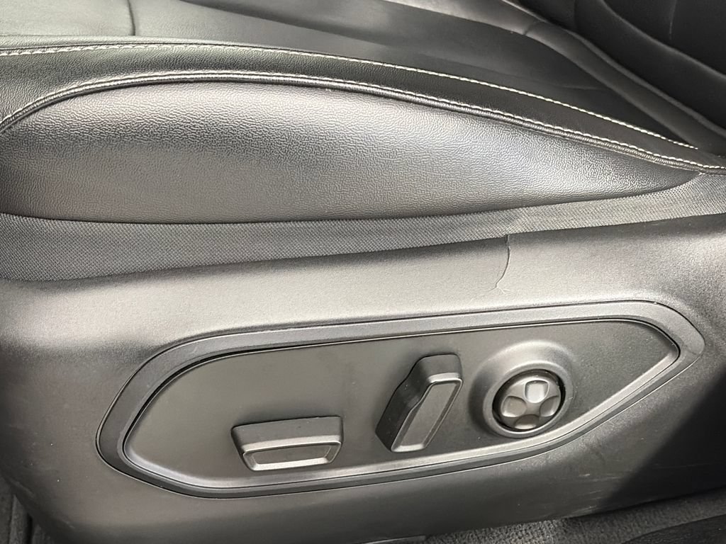 Used 2023 Jeep Grand Cherokee Limited w/ Black Appearance Package AWD/4WD image 26