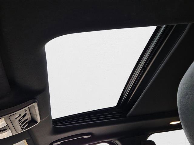 Used 2024 Nissan Titan PRO-4X w/ Pro-4x Convenience Package image 16