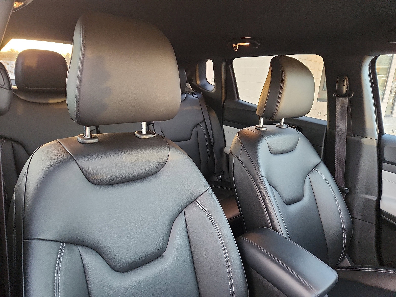 Used 2025 Jeep Compass Limited image 32