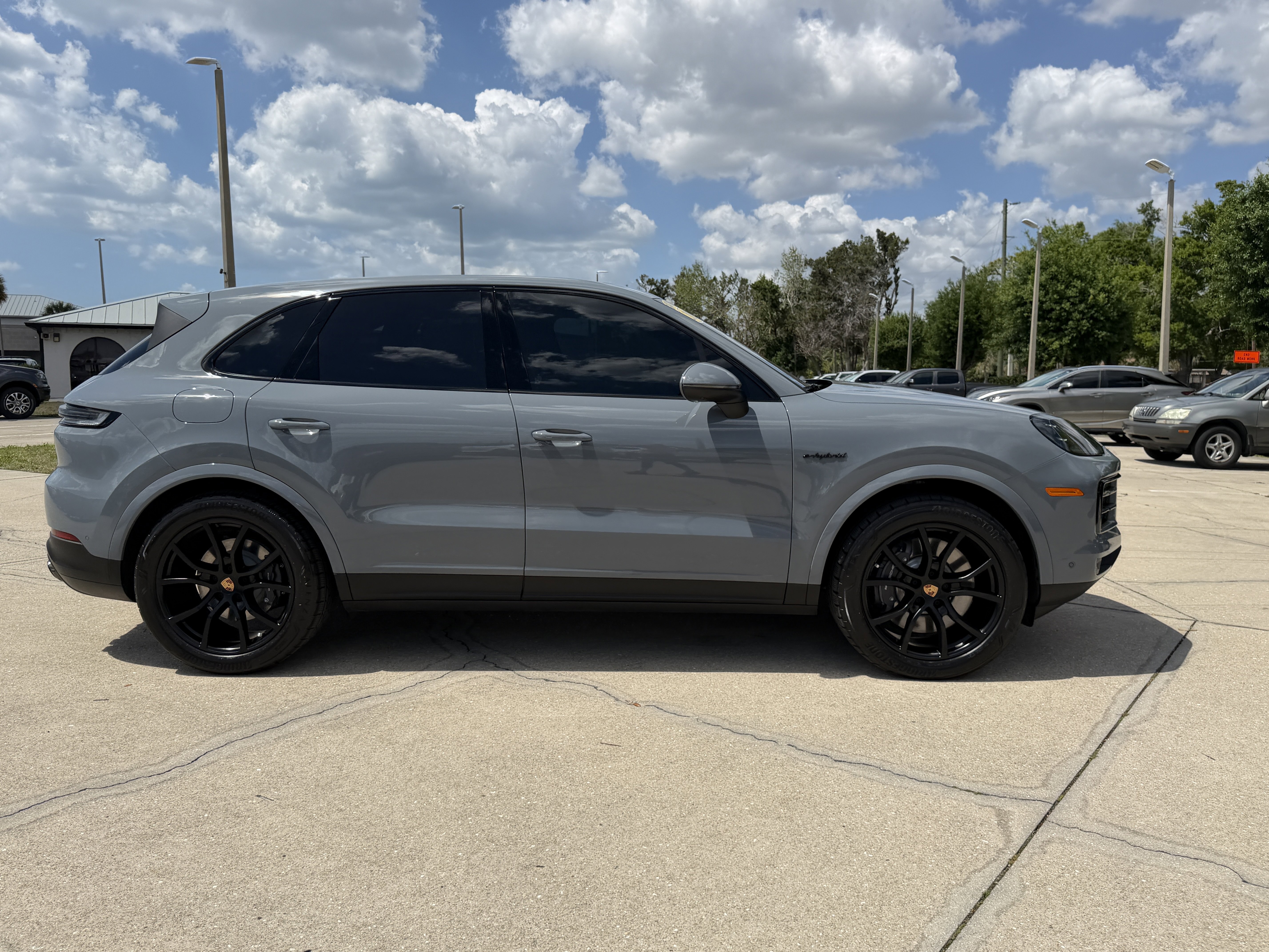 Used 2025 Porsche Cayenne E-Hybrid image 2