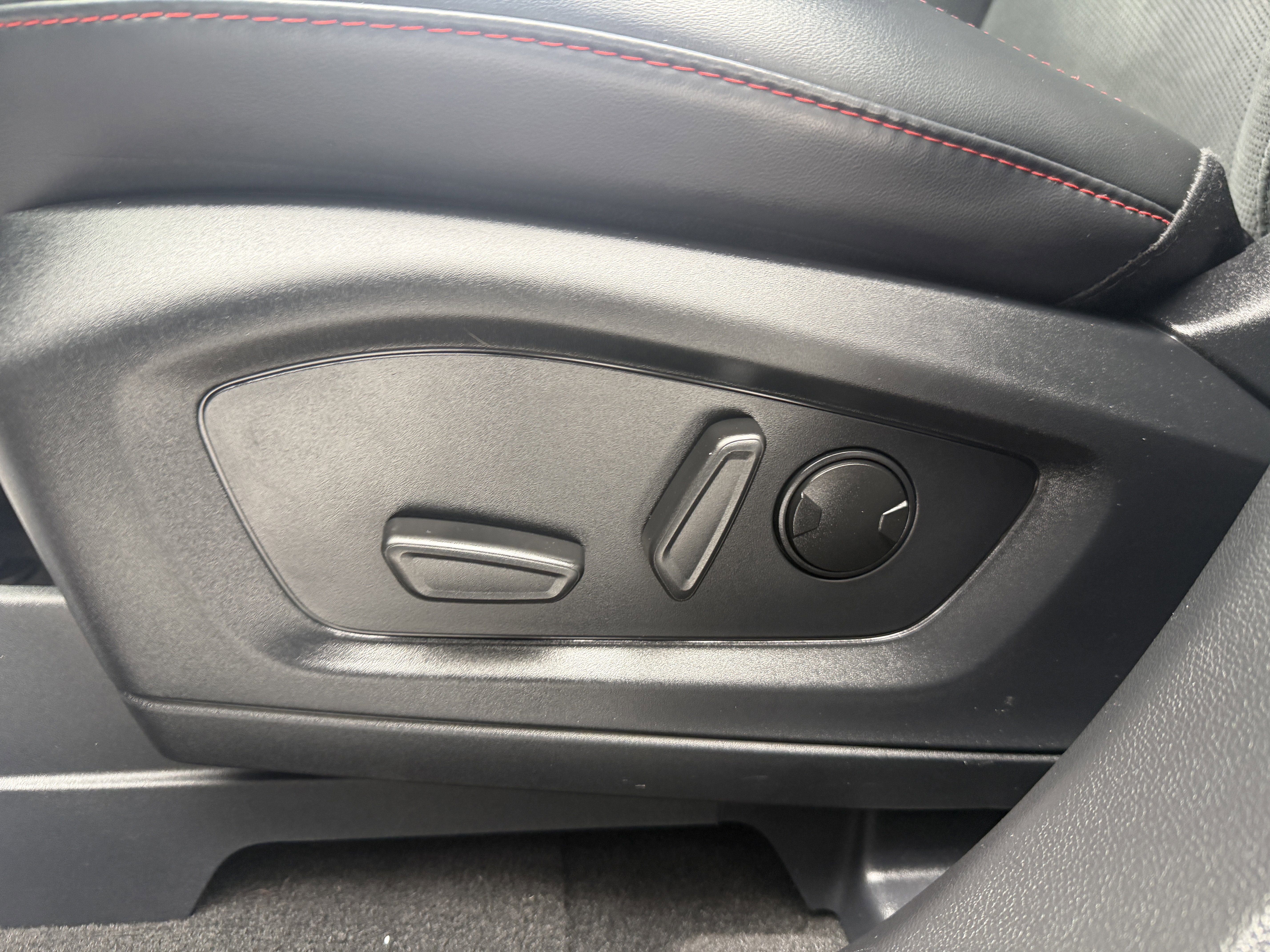 Used 2025 Ford Explorer ST image 35