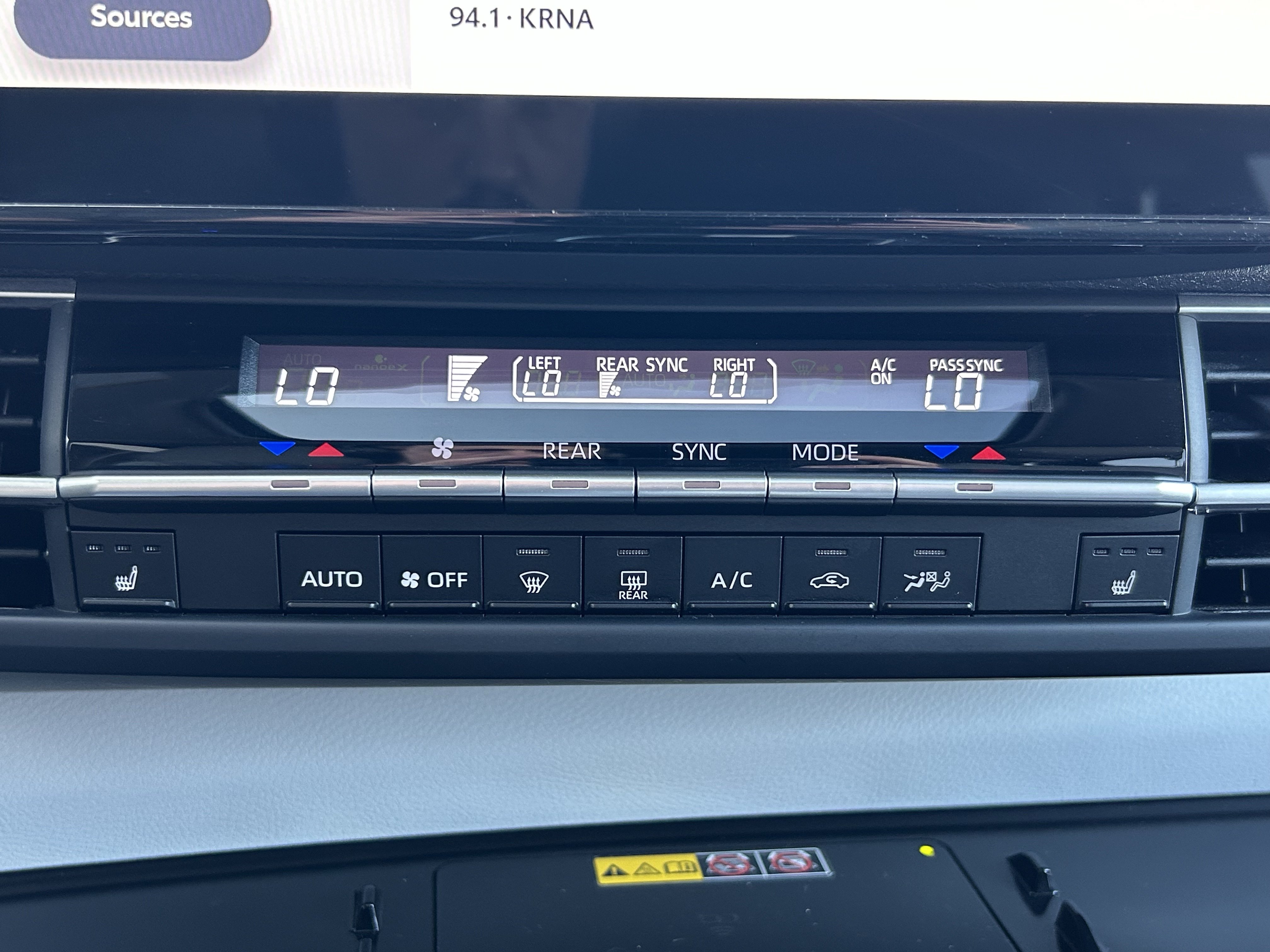 Certified 2025 Toyota Sienna XLE FWD image 33