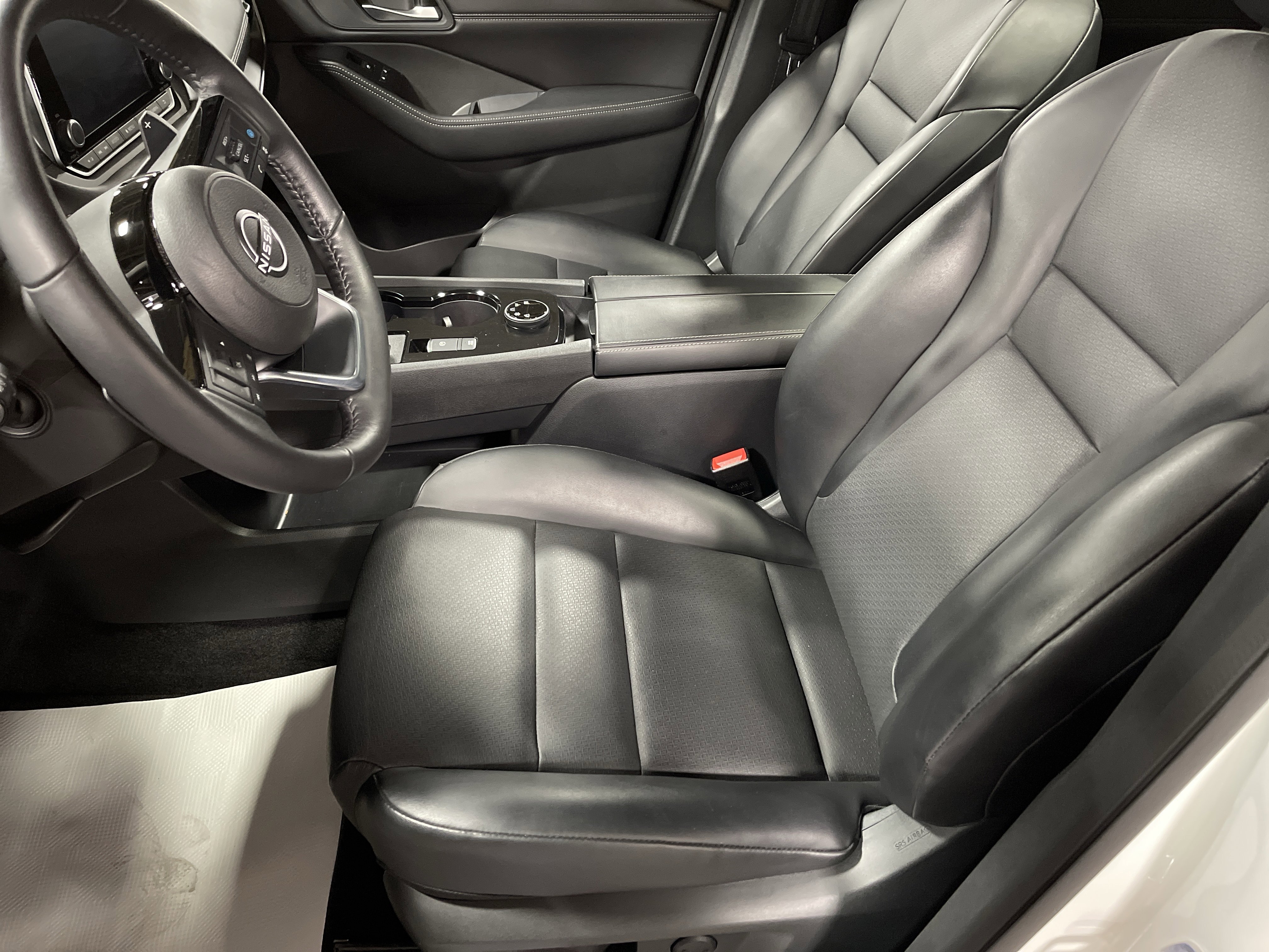 Used 2023 Nissan Rogue SV w/ SV Premium Package image 10