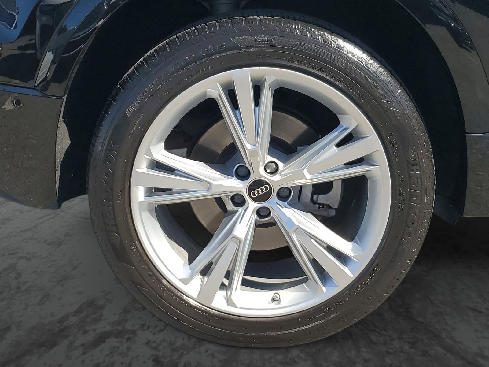 Used 2023 Audi Q8 Premium Plus w/ Premium Plus Package image 6