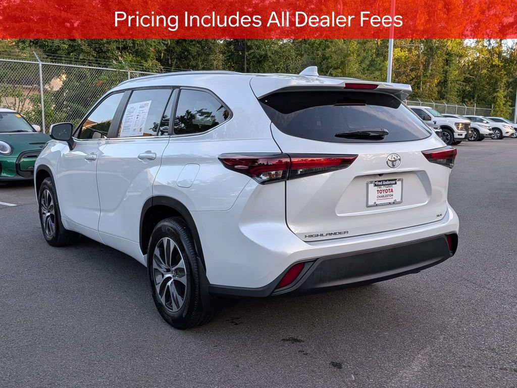 Used 2024 Toyota Highlander XLE FWD image 7