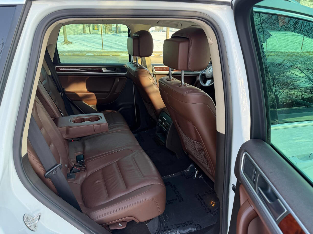 Used 2013 Volkswagen Touareg Sport image 36