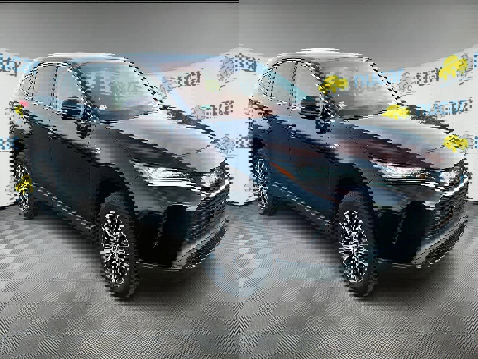 Used 2021 Toyota Venza LE w/ Carpet Mat Package (TMS) image 1