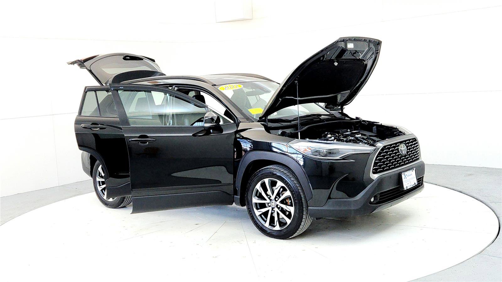Used 2022 Toyota Corolla Cross XLE image 12