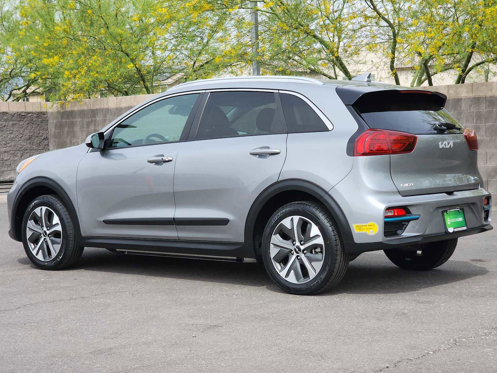 Used 2022 Kia Niro EX Premium image 7