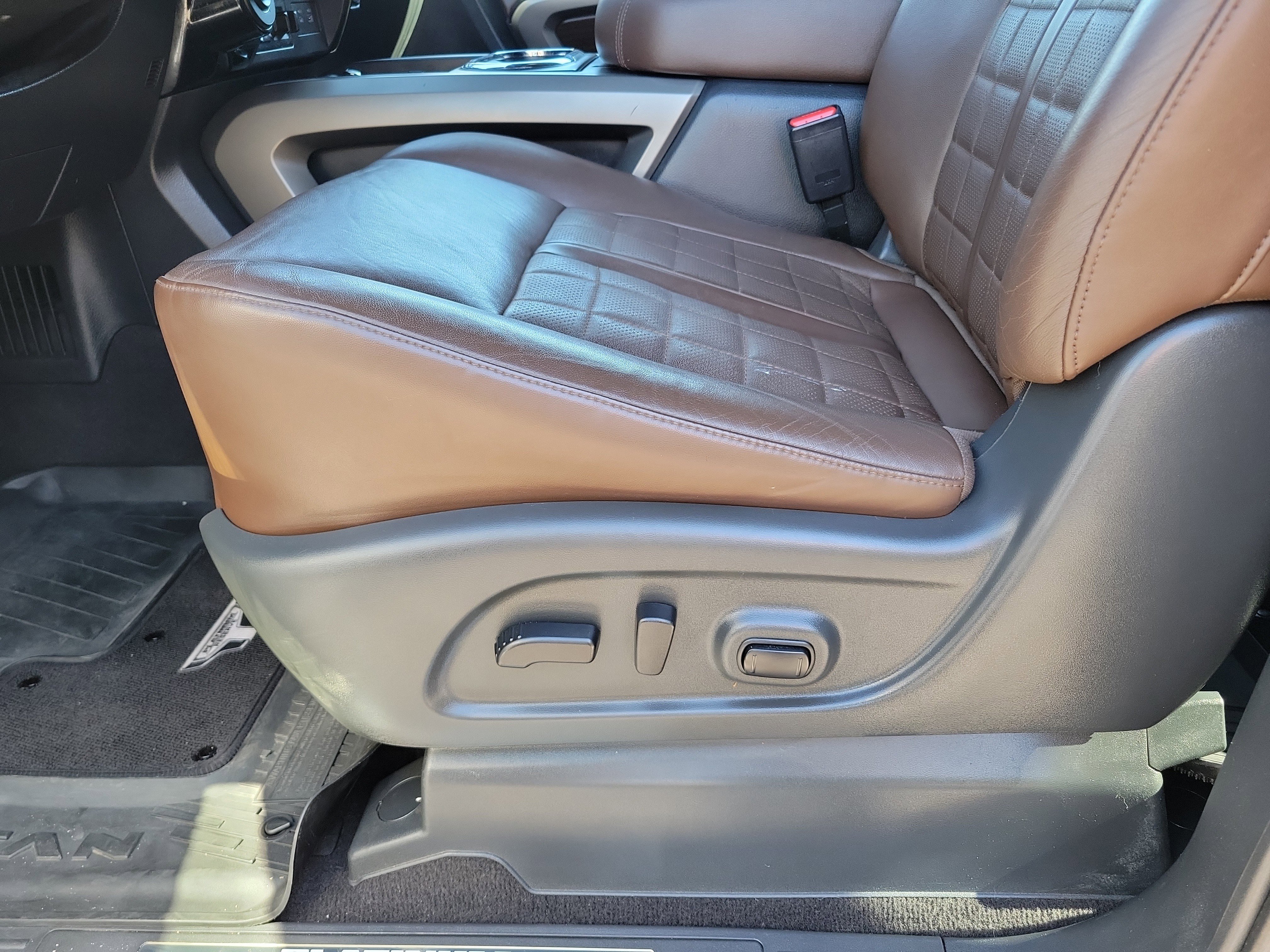 Used 2023 Nissan Titan Platinum Reserve w/ Moonroof Package image 5