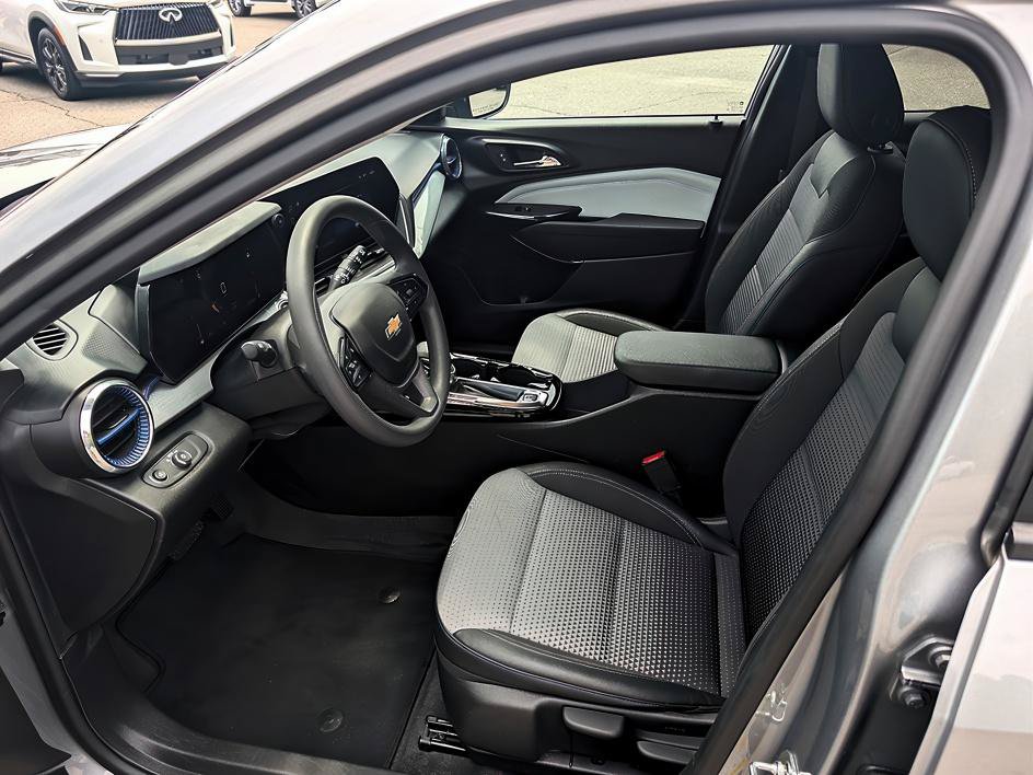 Used 2025 Chevrolet Trax LT FWD image 10