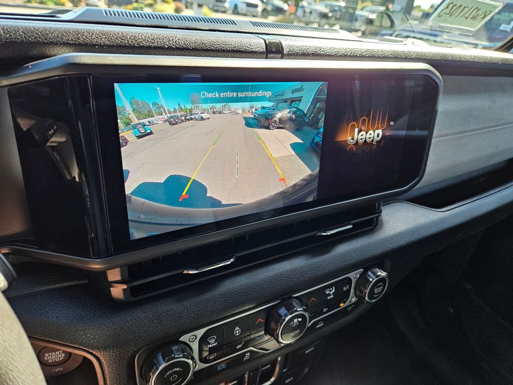 Used 2024 Jeep Wrangler Unlimited AWD/4WD image 27