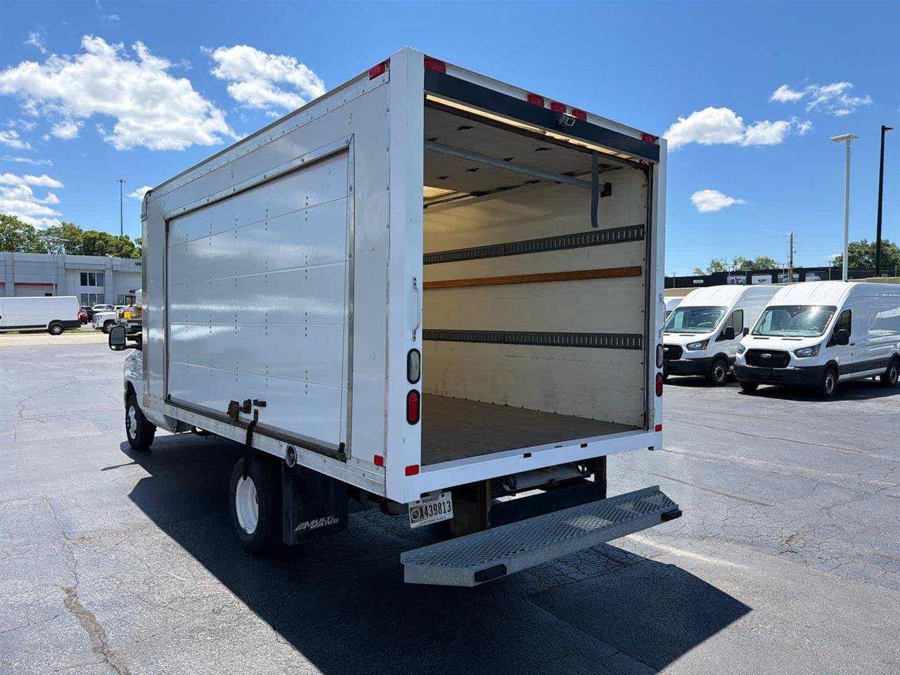 Used 2016 Ford E-450 and Econoline 450 Super Duty w/ Exterior Upgrade Package RWD image 7