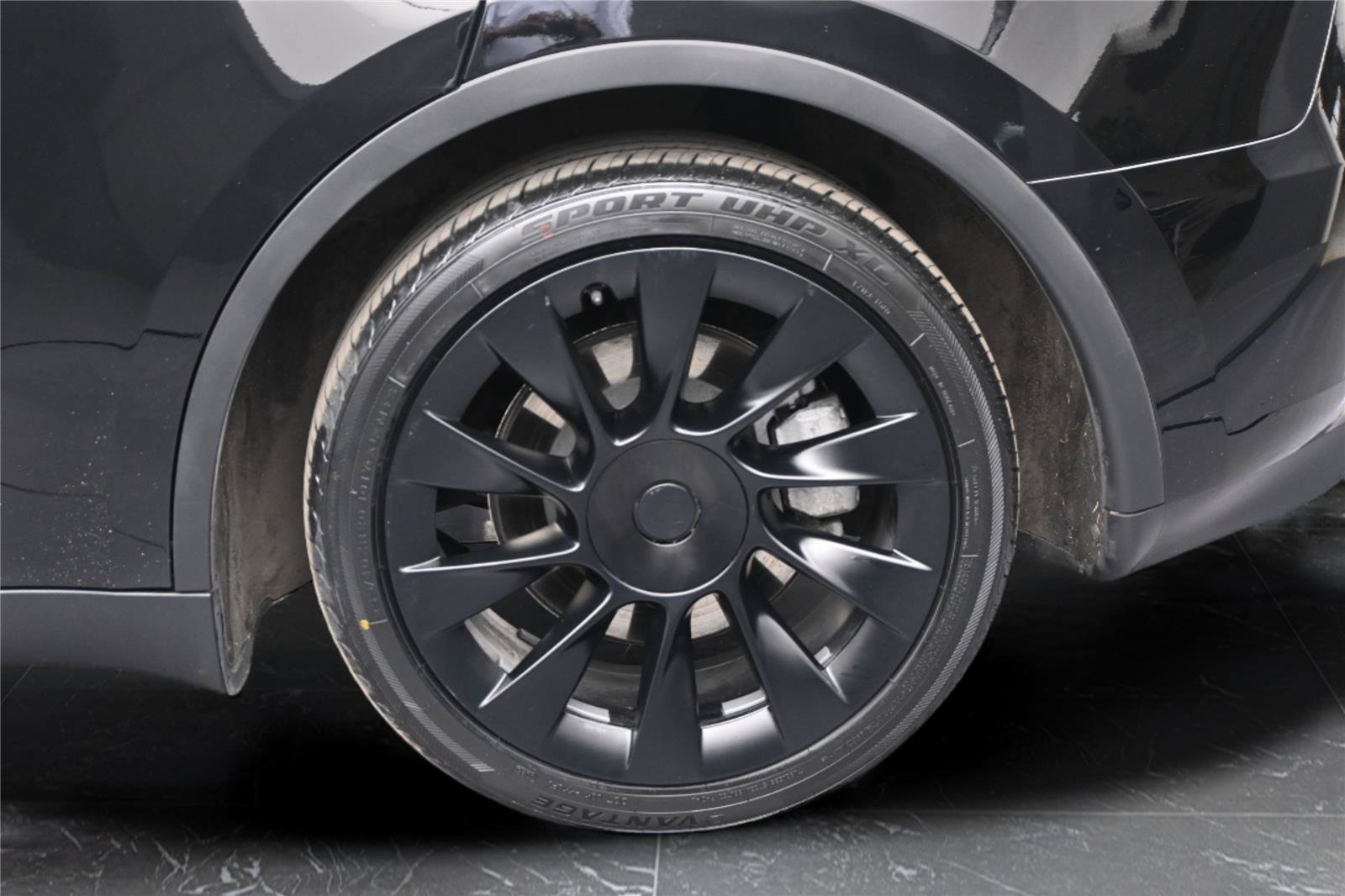 Used 2024 Tesla Model Y 2WD image 10
