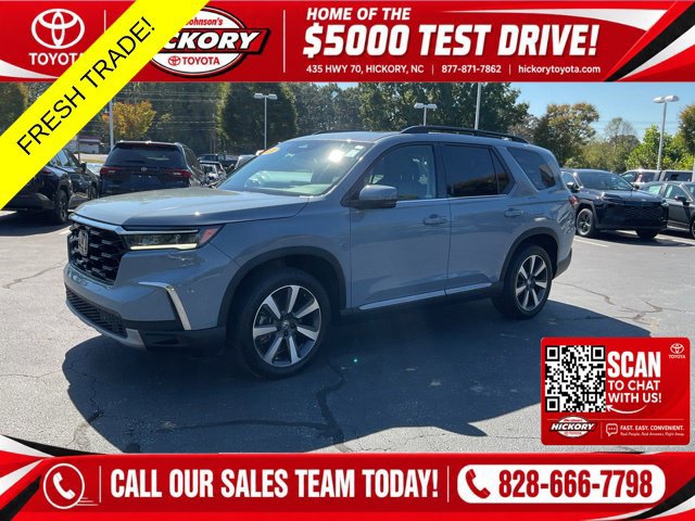 Used 2024 Honda Pilot Touring image 1