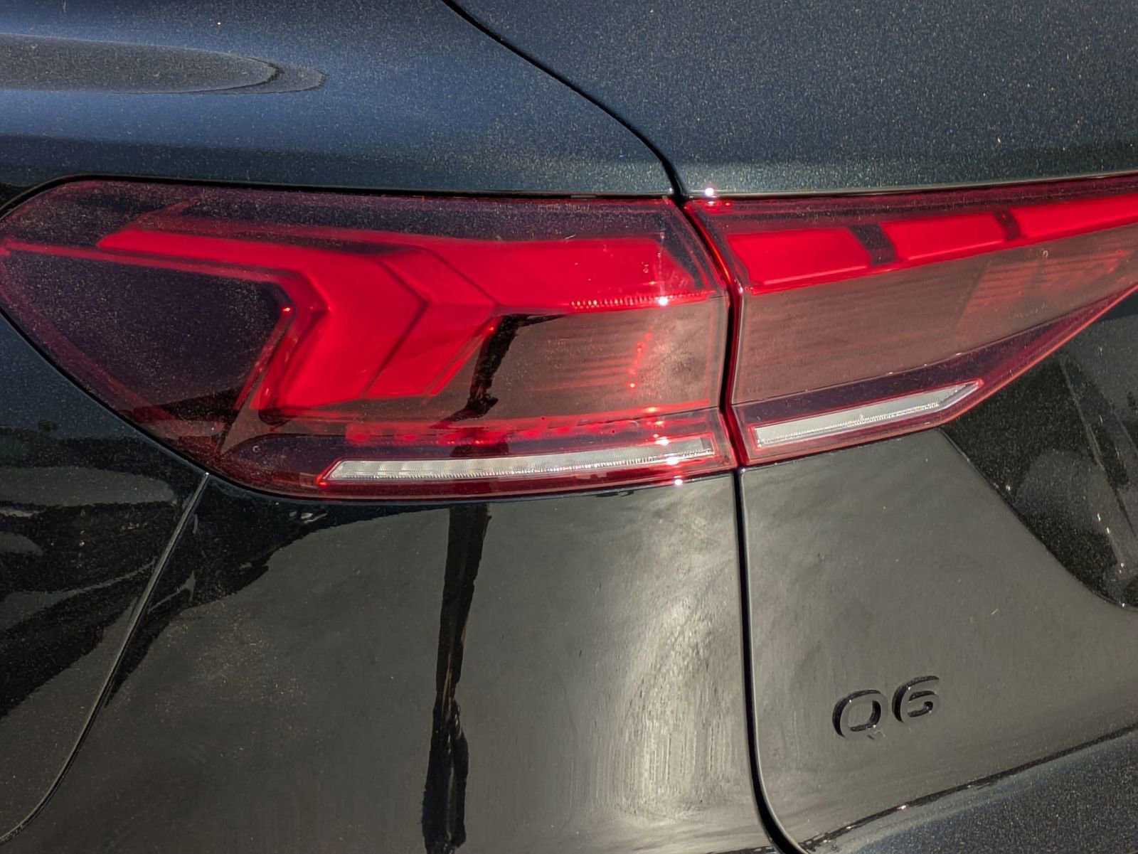 New 2025 Audi Q6 e-tron Premium Plus AWD/4WD image 14