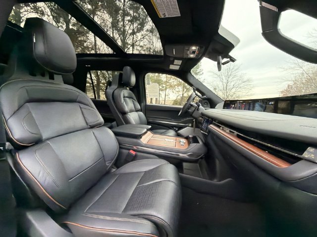 New 2025 Lincoln Navigator L Black Label AWD/4WD image 27