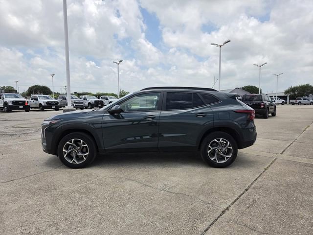 Used 2025 Chevrolet Trax LT FWD image 2