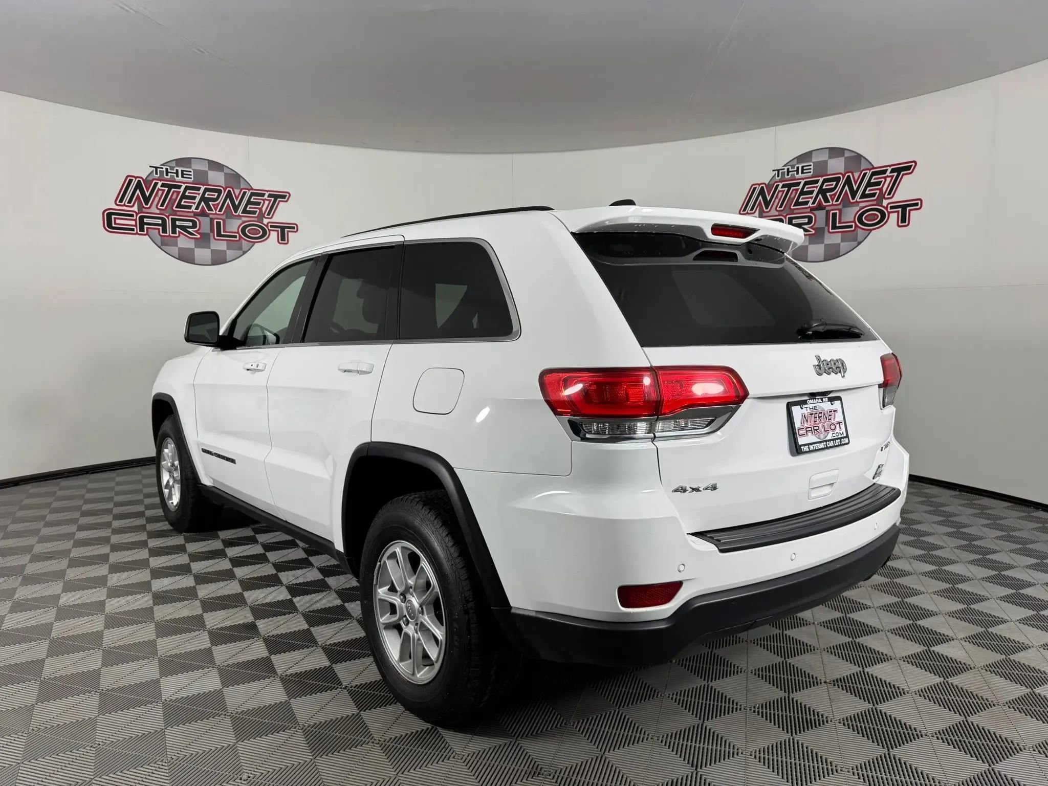 Used 2018 Jeep Grand Cherokee Laredo AWD/4WD image 5