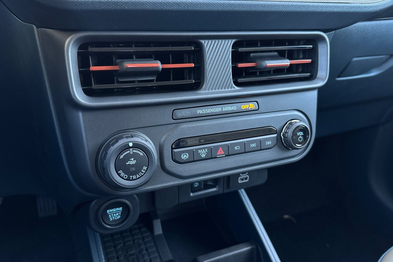New 2025 Ford Maverick Lariat w/ 4K Tow Package AWD/4WD image 19